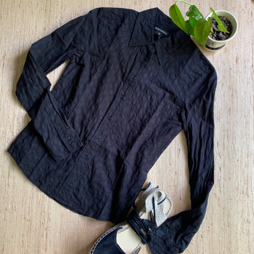 Club Monaco Black Puffy Circle Button Down